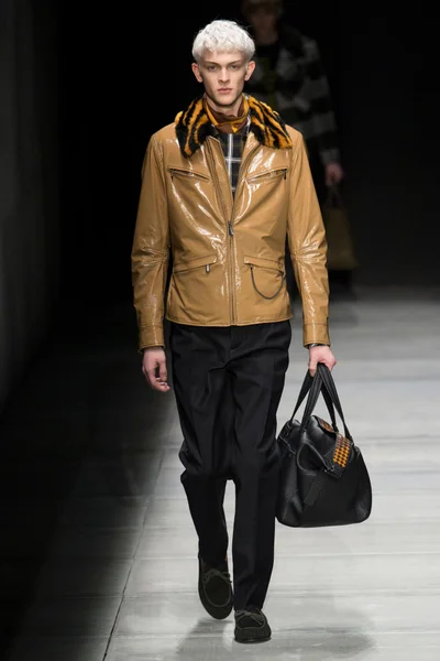 Look 25